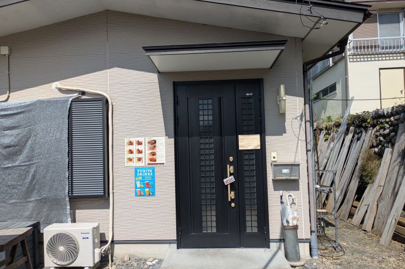 B-YARD Meating新店舗の入口を撮影した写真