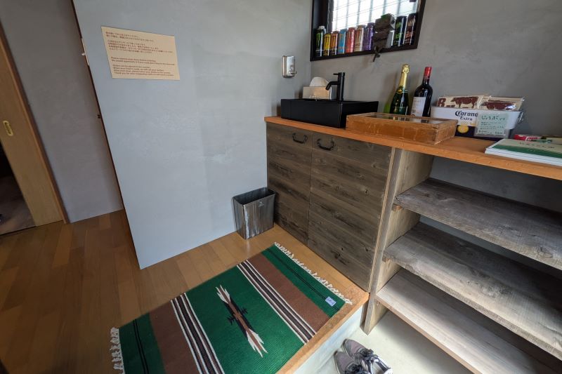 B-YARD Meating新店舗の玄関を撮影した写真