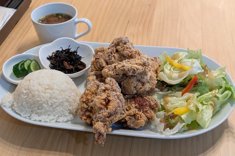唐揚げ定食を撮影した写真