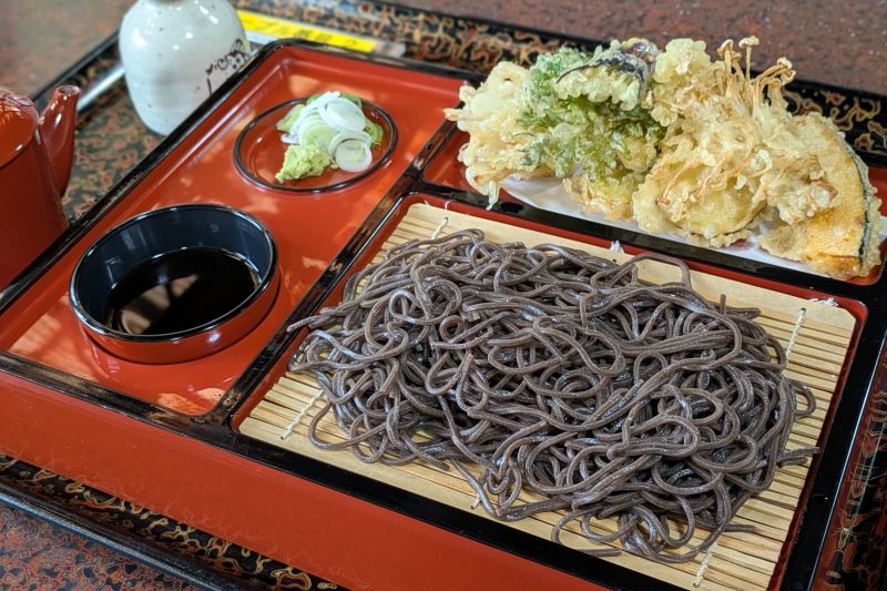 ざる天ぷらそばを撮影した写真