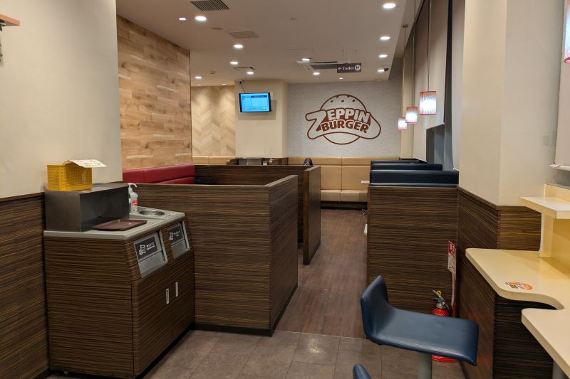 ゼッテリア イオンスタイル河辺店の店内