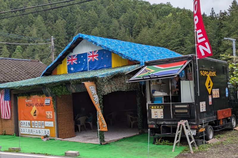 ROAD HOUSEの外観