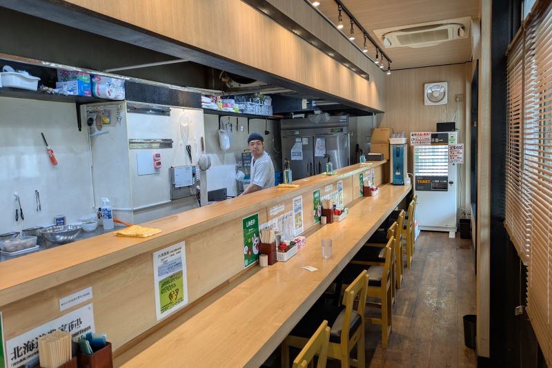 びんびん亭 河辺店の店内