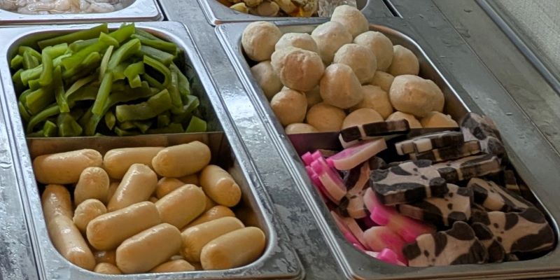 山くらげ、コーンソーセージ、牛肉だんご、かまぼこ
