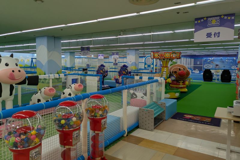 キッズランドUS東京青梅店の入口・受付