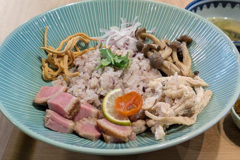 16穀ごはんの鴨マンガイ