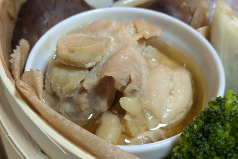 鶏の蒸しスープ